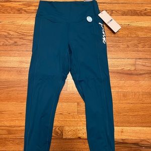 NWT- VS PINK ultimate legging